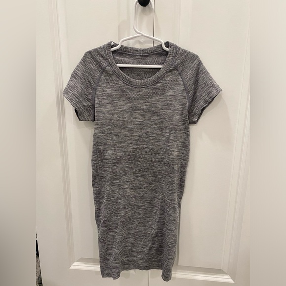 Lululemon Swiftly Size 2 - Picture 1 of 3